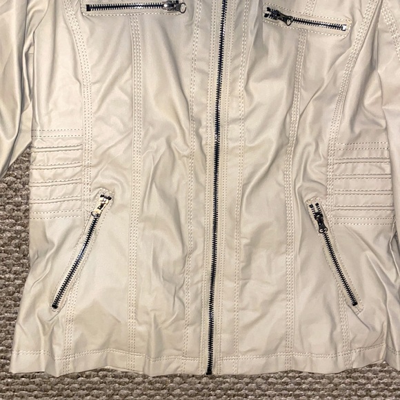 BLIVENER SIZE LARGE WOMEN Tan/Cream zipper up and Leather characteristics! - Picture 3 of 7